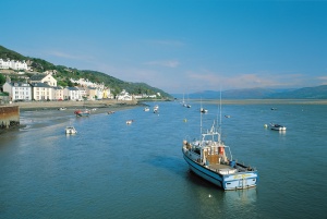 Wales holidays near the sea, Snowdonia holiday cottages