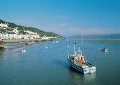 Wales holidays near the sea, Snowdonia holiday cottages