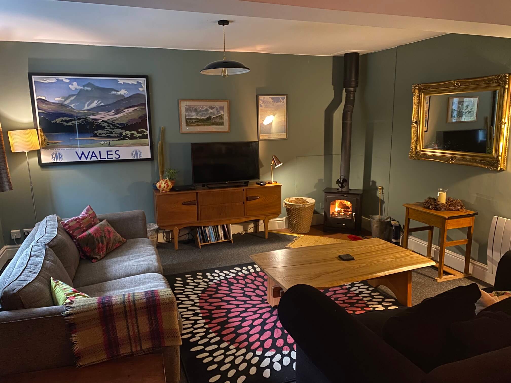 Snowdonia holiday cottage with woodburner