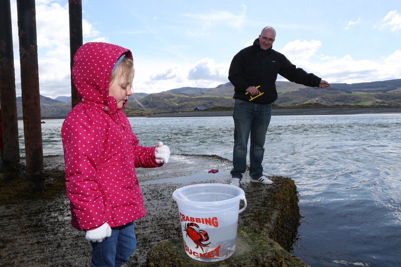 Child crabbing in Barmouth