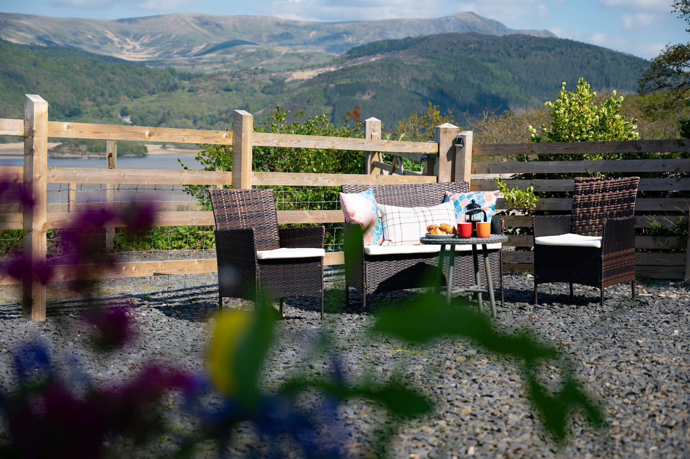 outdoor chairs with mountain scenery, Eryri holiday cottage